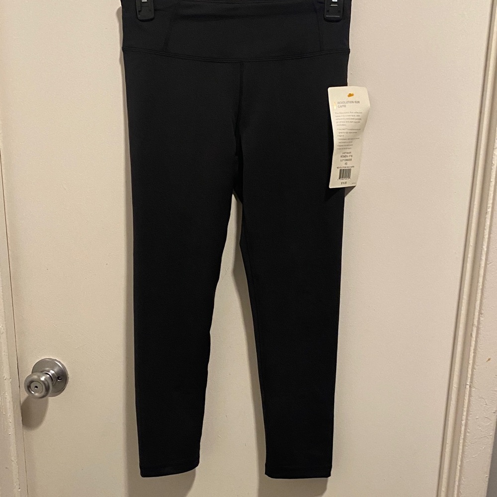 Lucy Black Revolution Run Capri